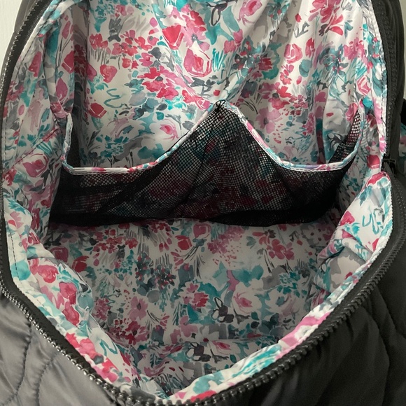 Vera Bradley Women’s Featherweight Travel Bag - Picture 5 of 15